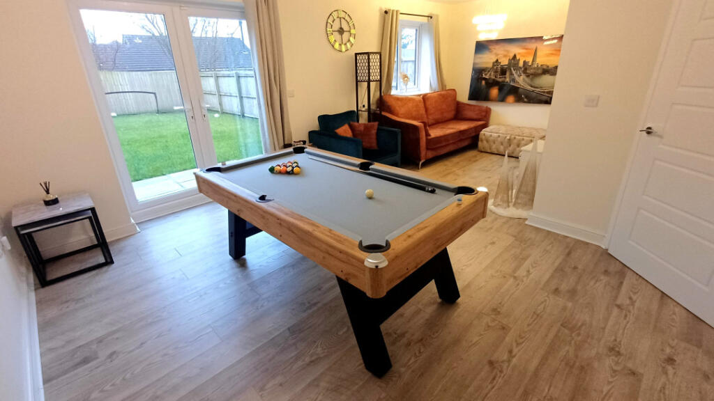 Holden Close, Darwen, BB3 3TN photo 2