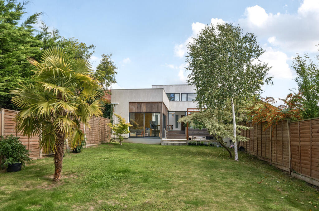 Main image of property: Fitzjohn Avenue, Barnet, EN5