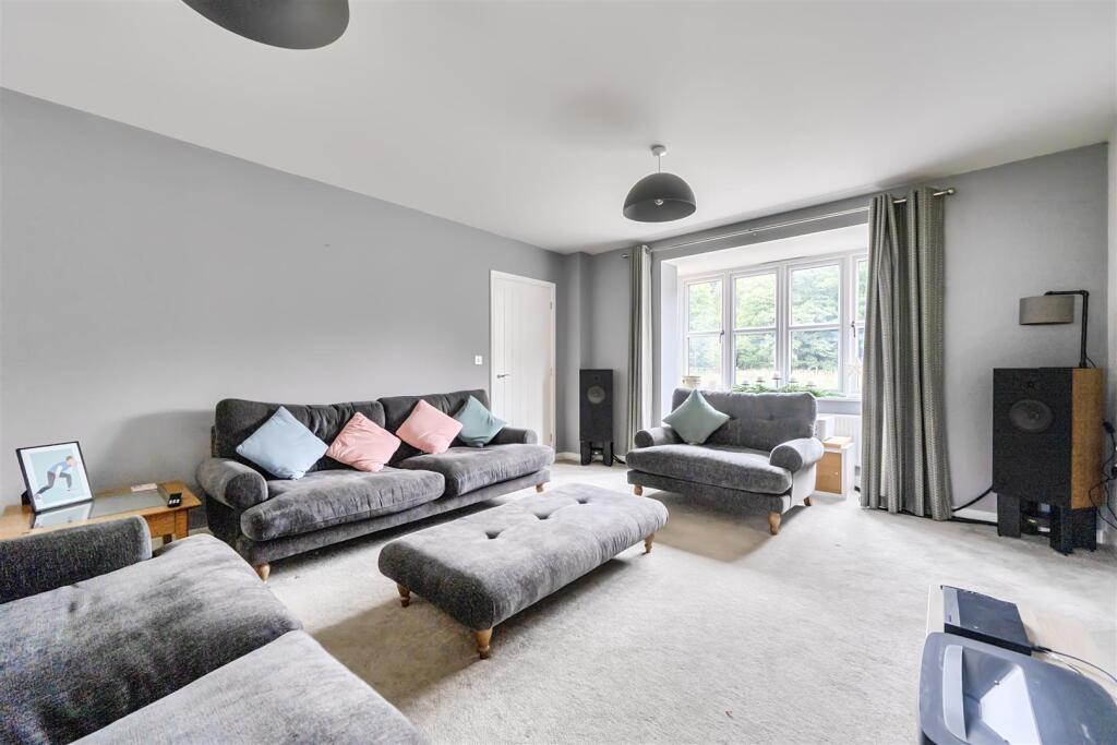 House in Sandhurst, Little Sandhurst - View 3