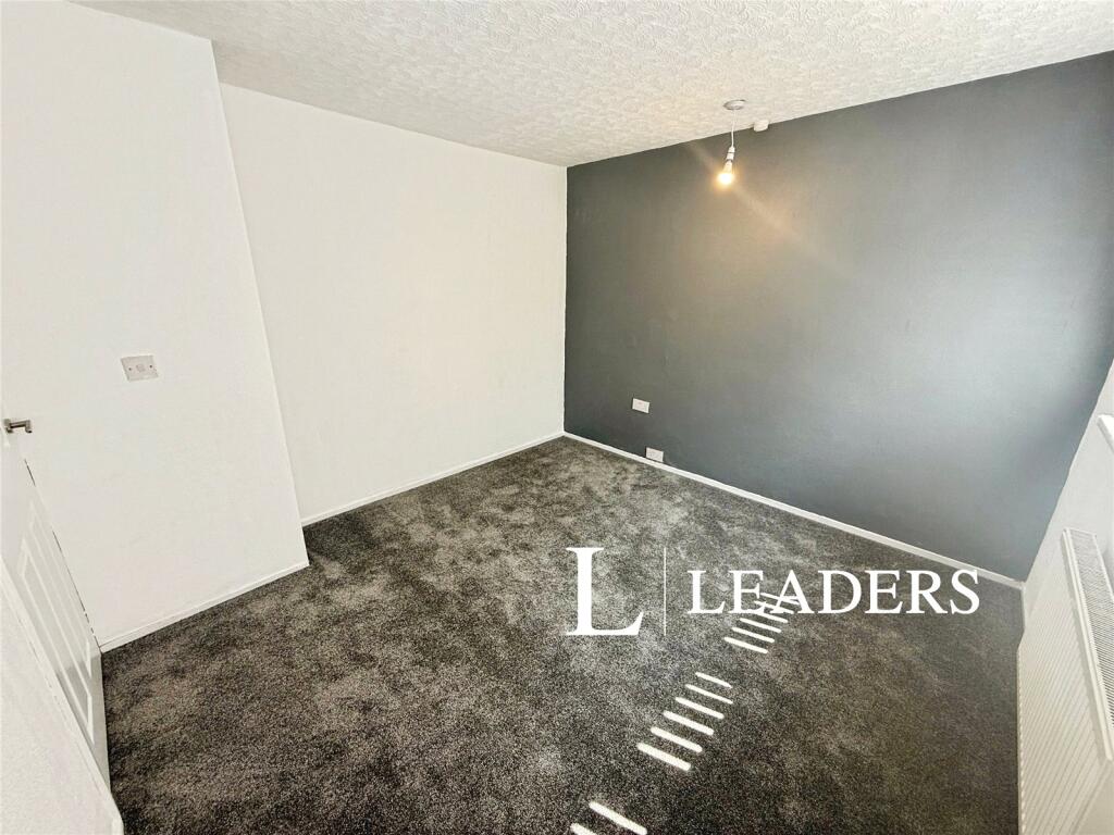 House in Stoke-on-Trent - More