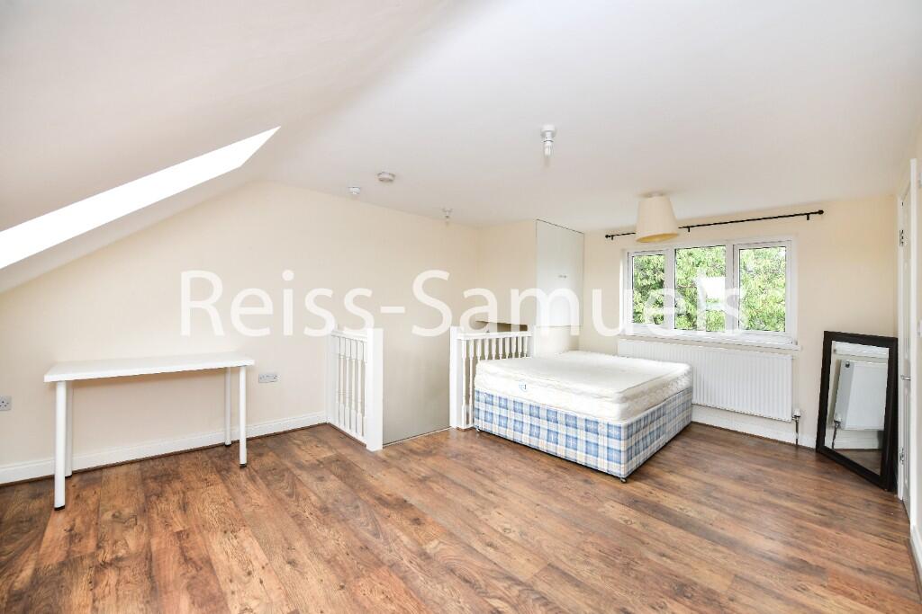 6 bedroom semi-detached house for rent