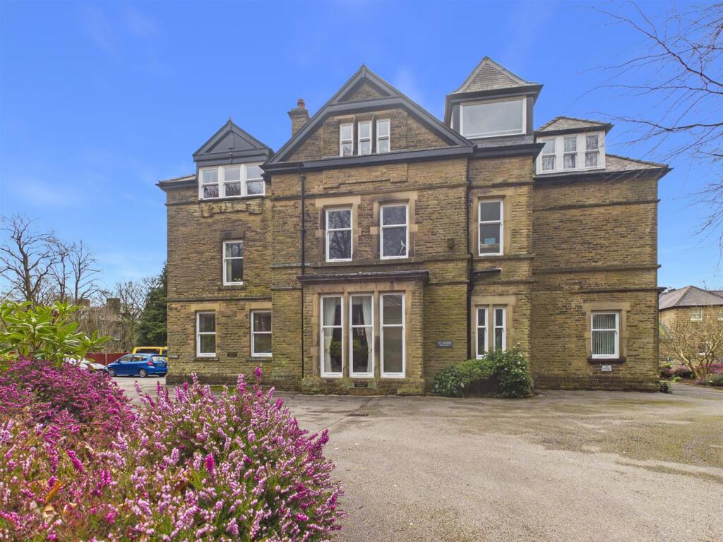 Main image of property: Hampton Court, 43 Park Road, Buxton