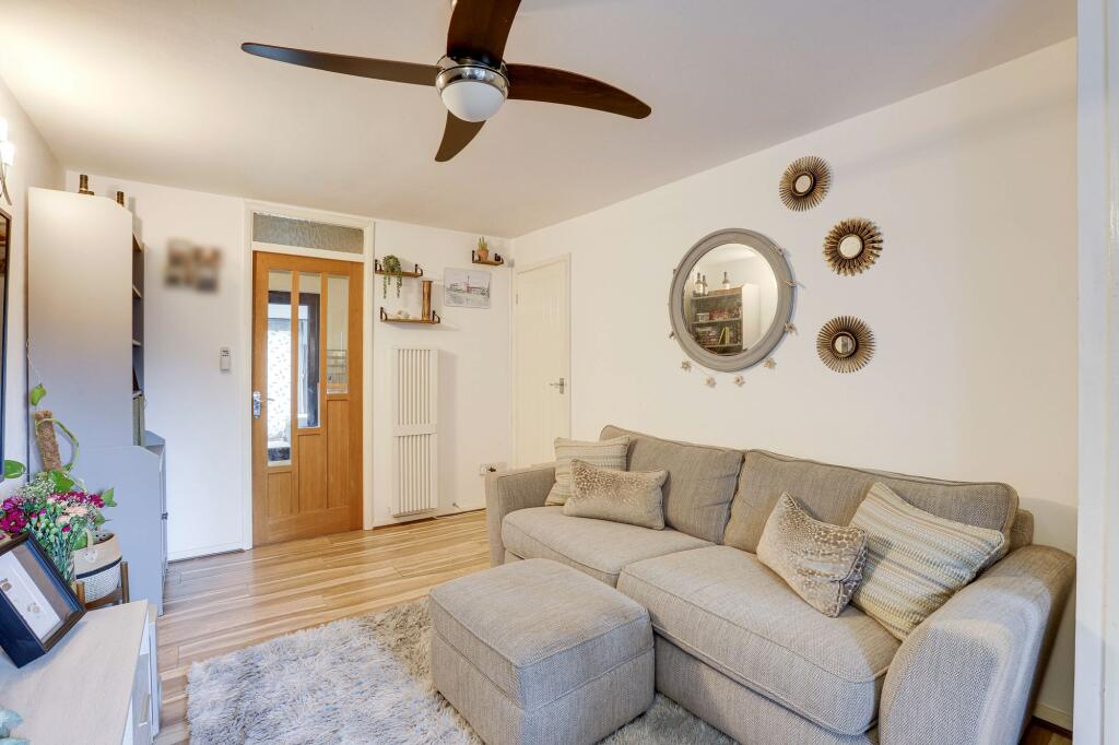Tudor Close, Long Eaton, NG10 photo 2