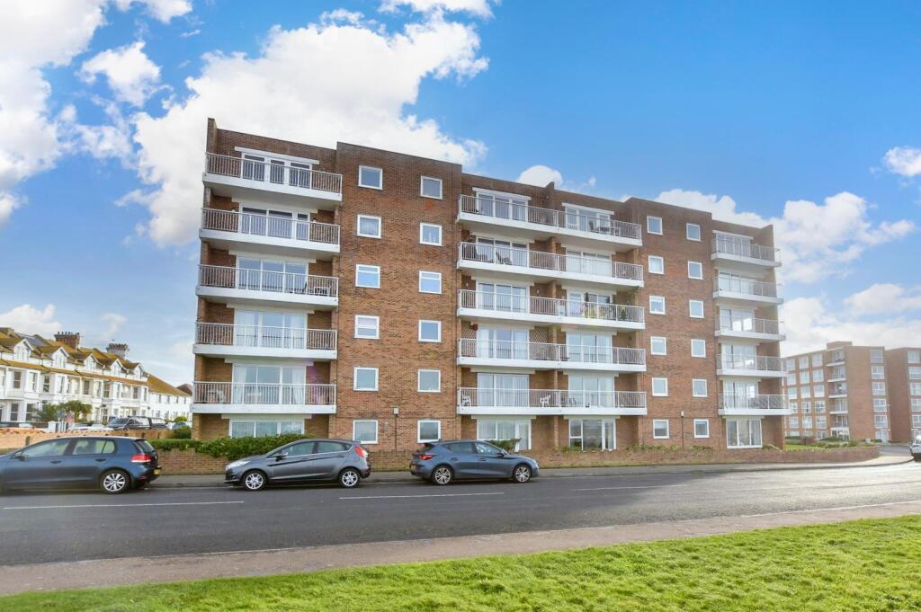 2-bed flat on The Parade, Birchington, Kent, £260,000