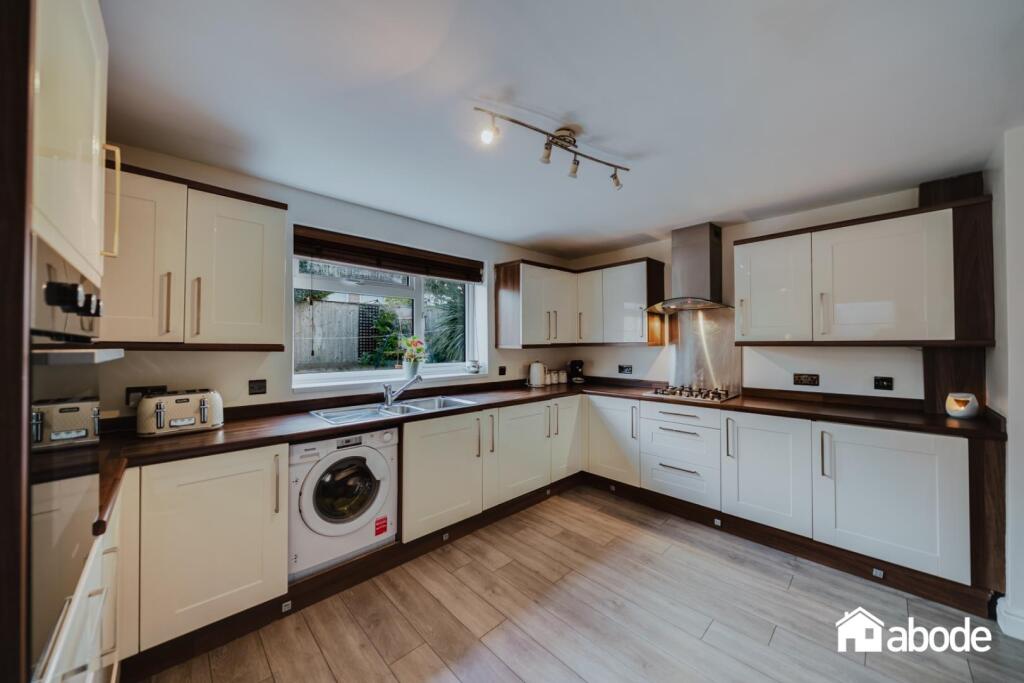 House in Liverpool, Hunts Cross - More