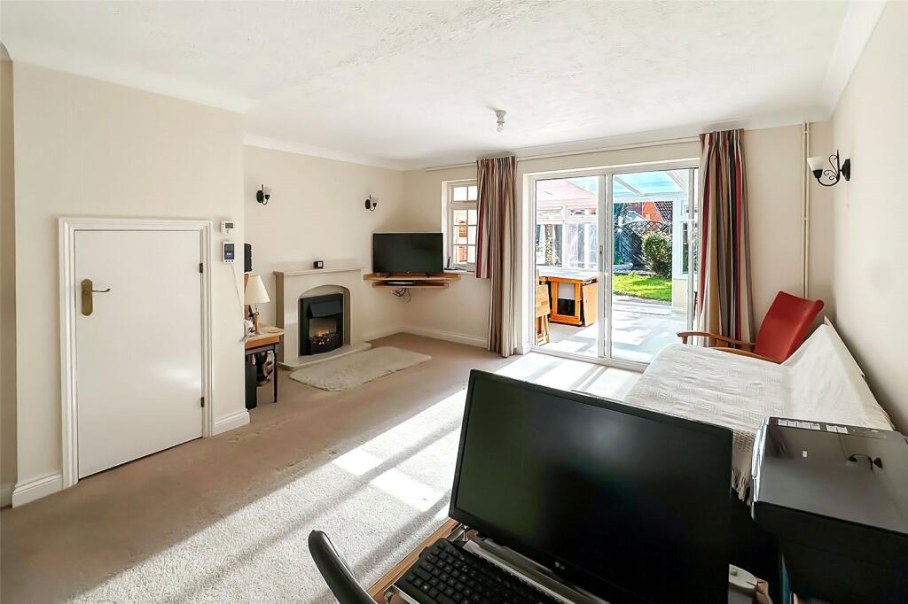 House in Littlehampton, Toddington - View 4