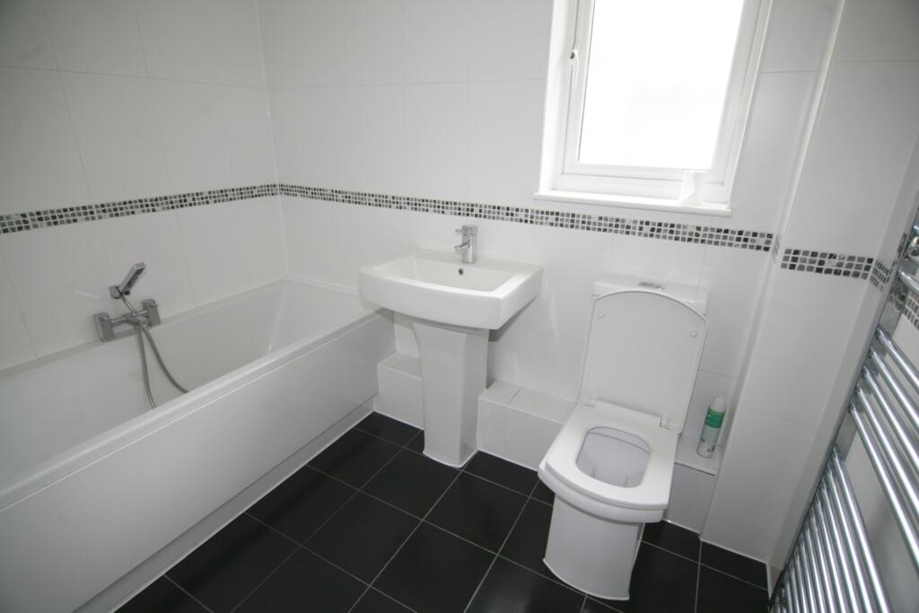 Apartment in Romford - More