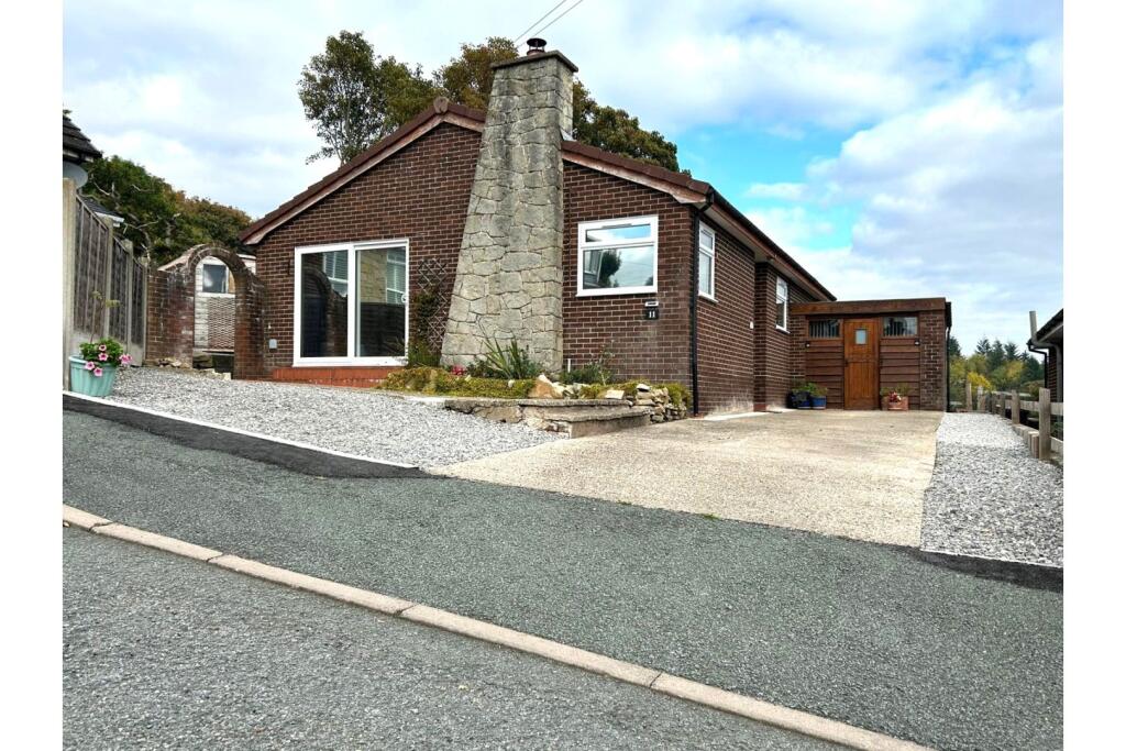 3-bed detached on Oakfield, Llangollen, LL20, £375,000
