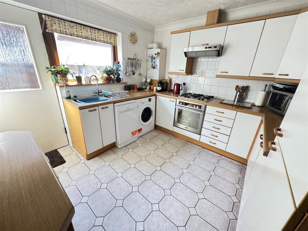 Appledene Close photo 3