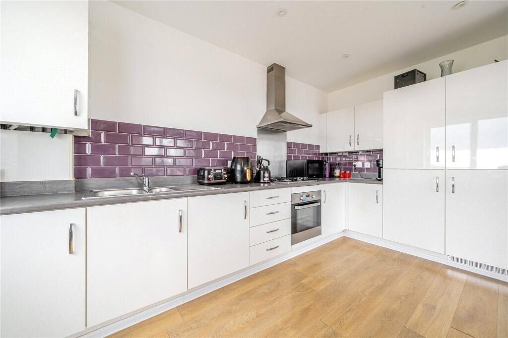 Apartment in London, Oakleigh Park, Whetstone - View 4