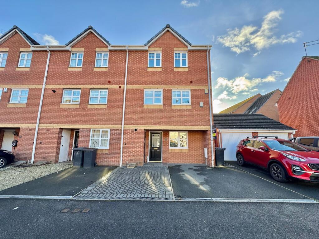 4-bed semi-detached on Water Lily Way, Nuneaton, CV10, £295,000