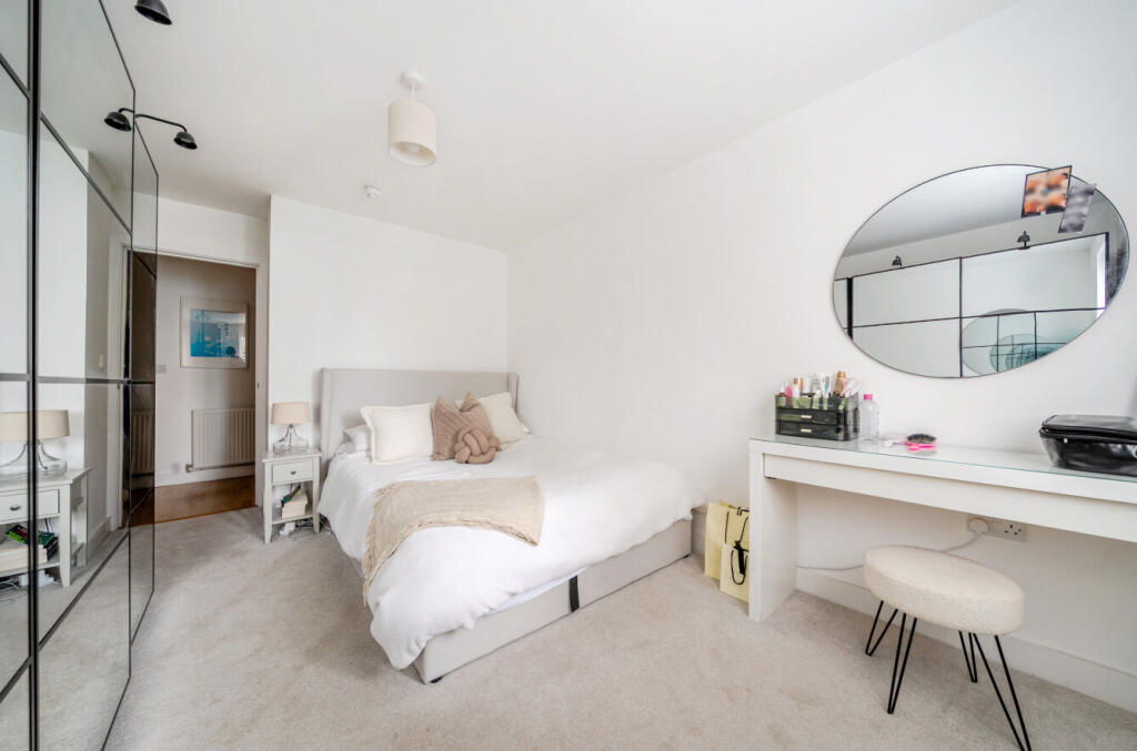 Apartment in Adur, West Sussex - View 5