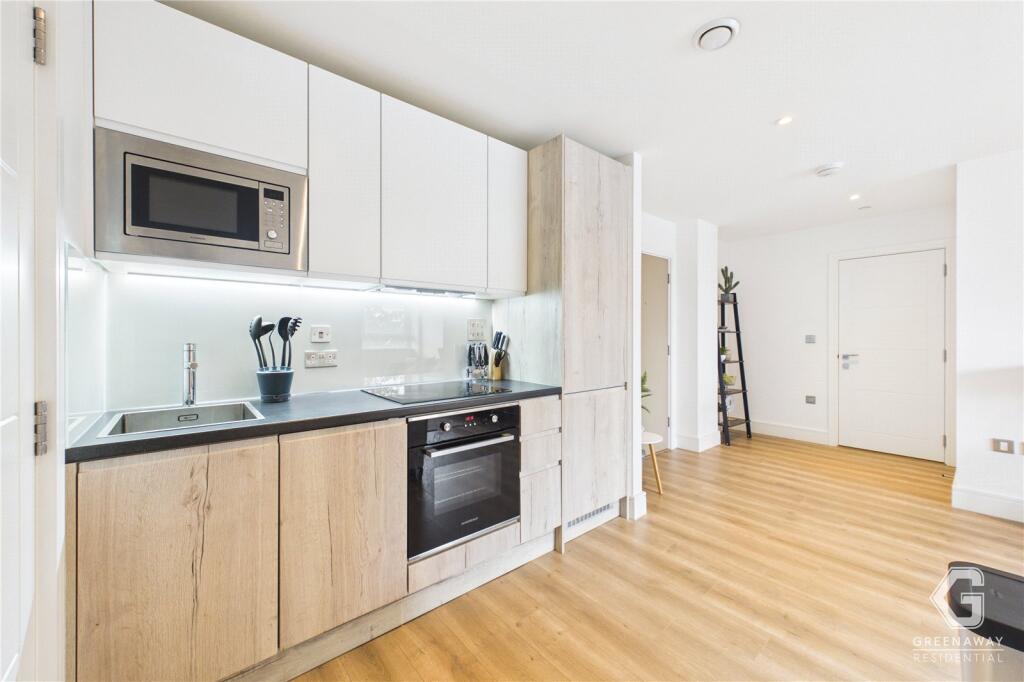 Apartment in Redhill - More
