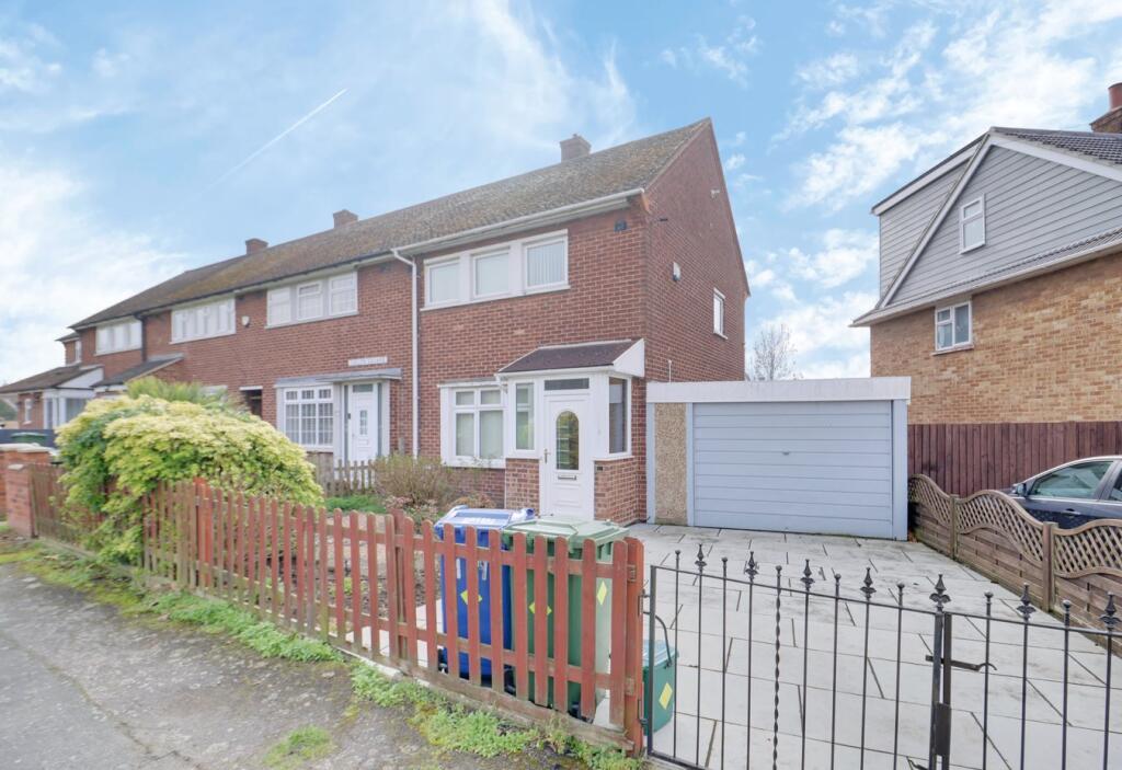 Main image of property: Cullen Square, South Ockendon, RM15