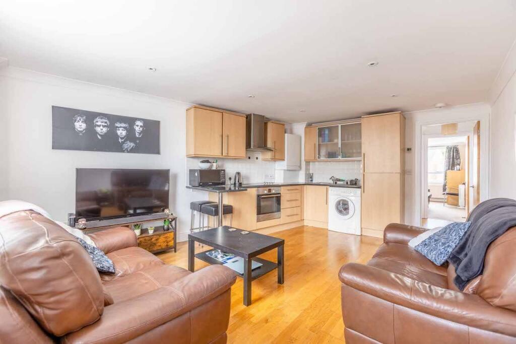 Apartment in Richings Park, Iver - More