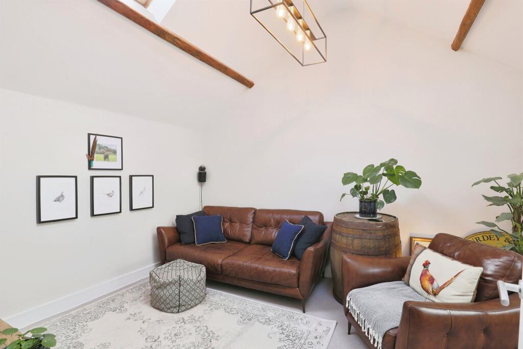 2-bed house on Walton Road, Wellesbourne, Warwick, £190,000