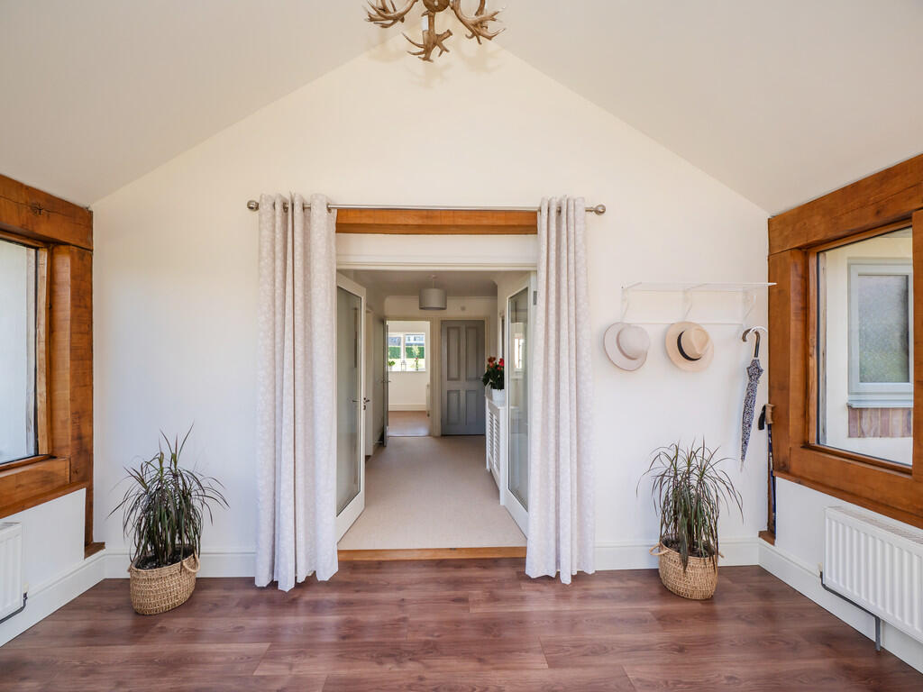 Chain Free Bungalow, Tittleshall photo 3