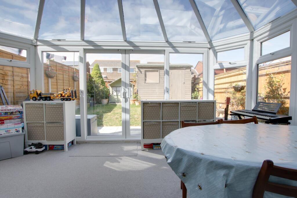 Hawthorn Close, Portchester photo 3