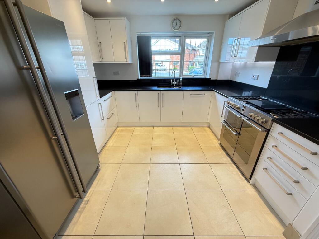 House in Dunstable, Central Bedfordshire - View 2