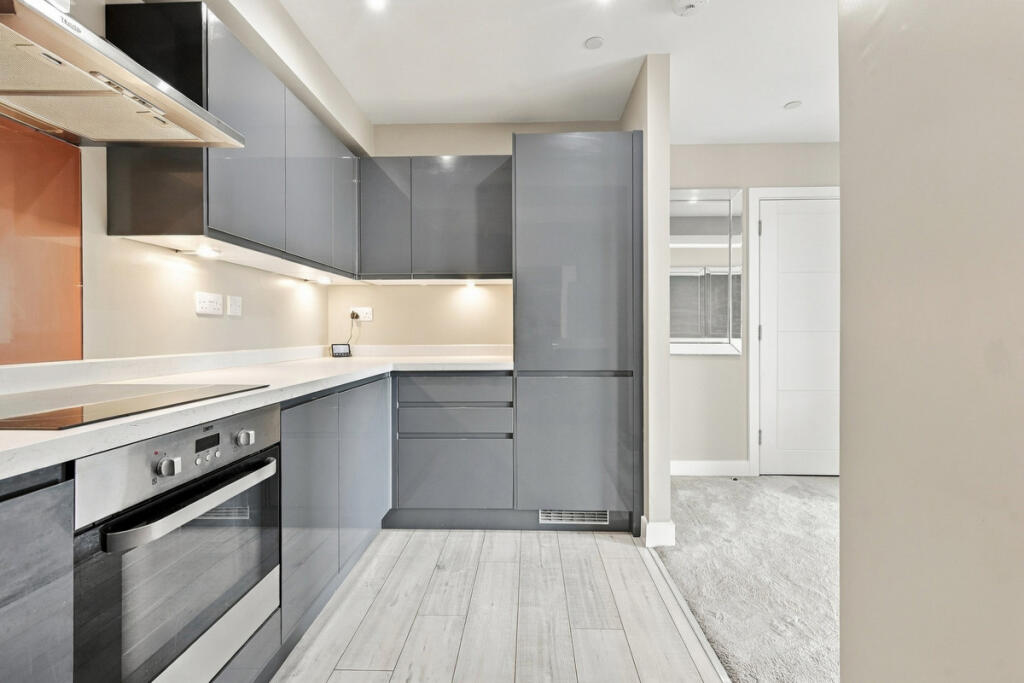 Apartment in Southend-on-Sea, Essex - View 4