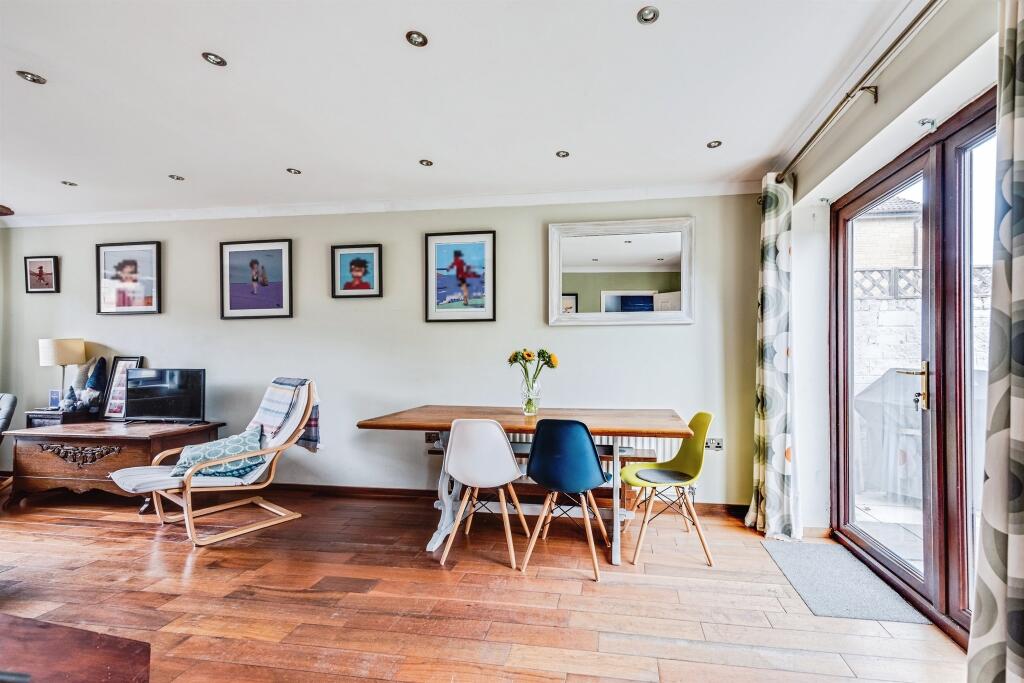 Thorney Leys, WITNEY photo 4