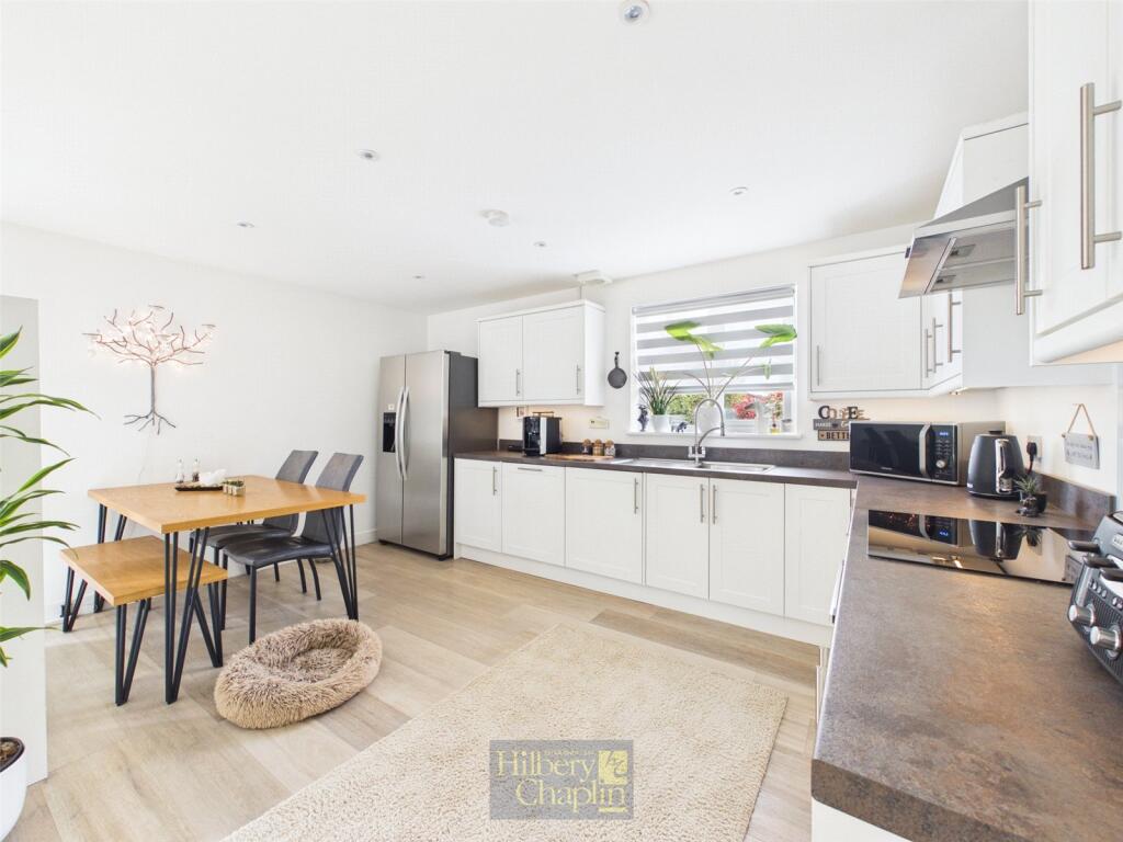 Devonshire Road, Basildon, Essex, SS15 photo 3