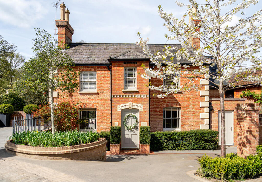 Main image of property: Silverbirches Lane, Aspley Heath, MK17