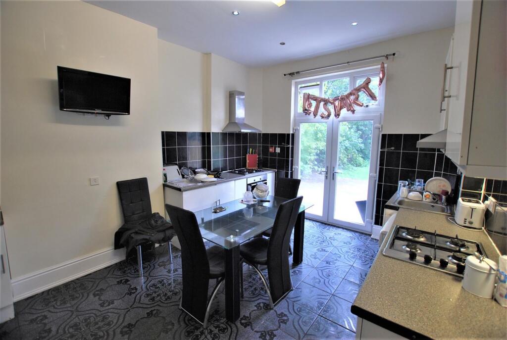 Main image of property: 33 Wostenholm Road