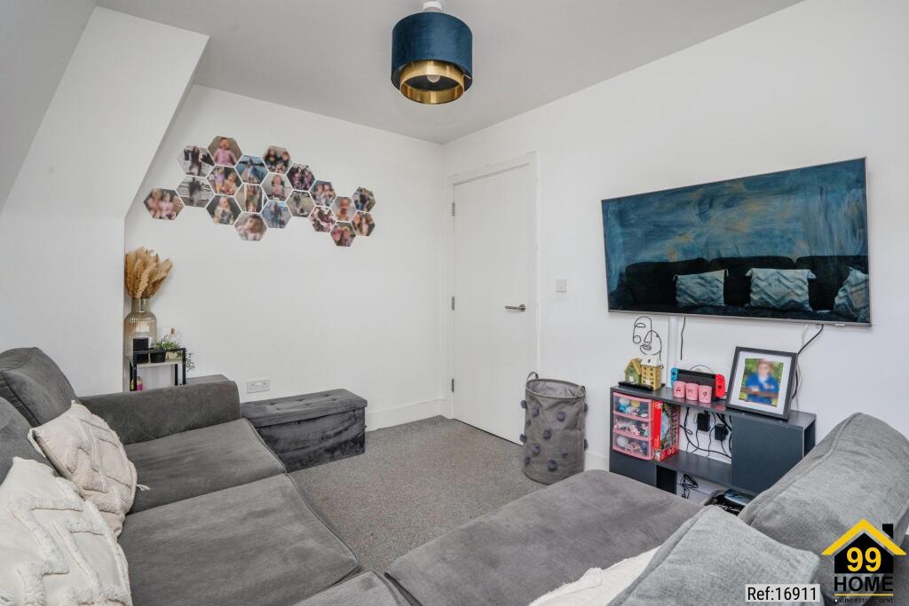 Apartment in Gosport, Hampshire - View 5