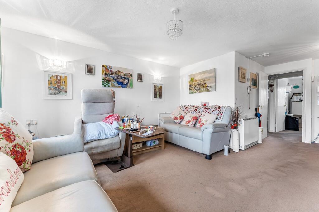 Berryscroft Road, Staines-upon-Thames, TW18 photo 4