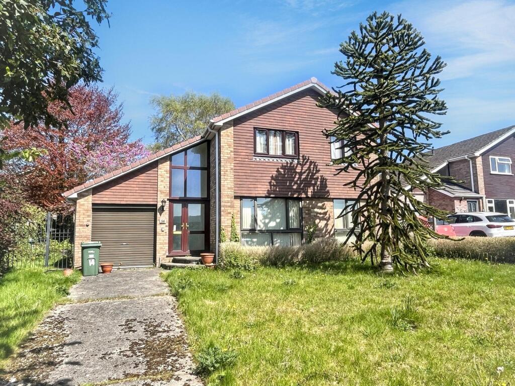 3-bed detached on Belmont Road, Winscombe, North Somerset. BS25 1LG, £385,000