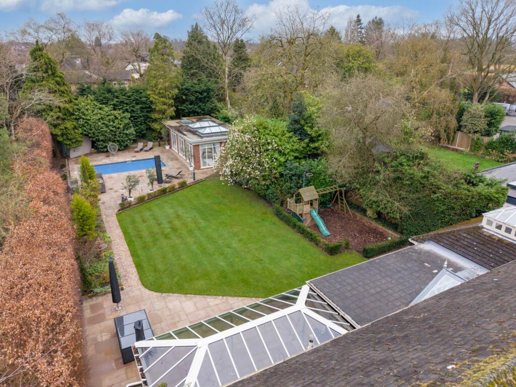 5 bedroom detached with swimming pool, Bowdon WA14 photo 3