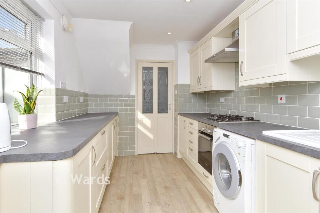 House in Rochester, Frindsbury Extra - View 4