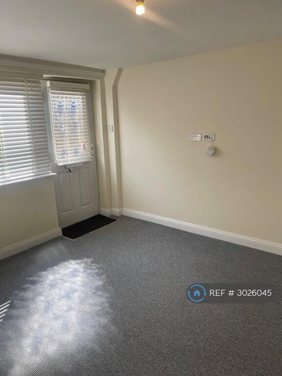 Apartment in St Albans, St Stephen - View 2