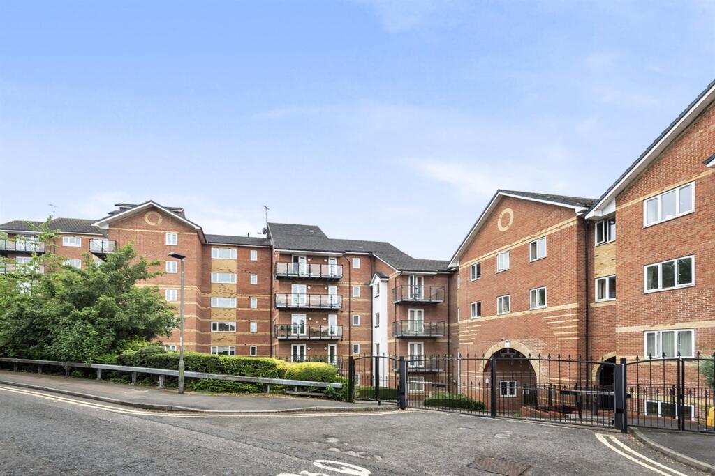 Main image of property: Capital Point, Temple Place, Reading, RG1