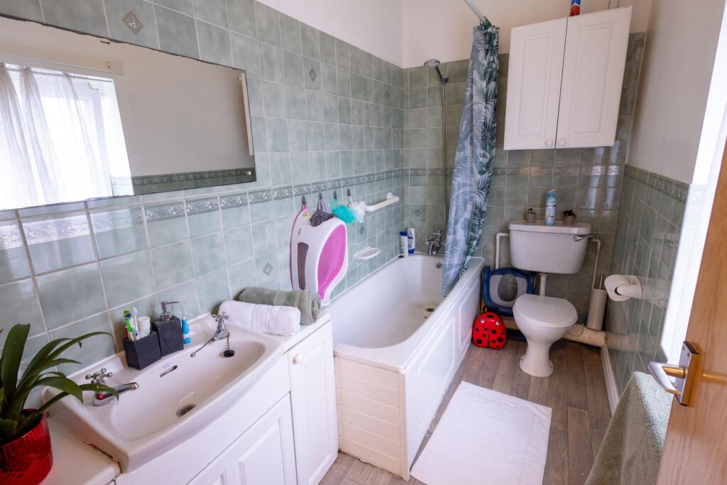 House in Kirklees, Birstall Smithies - More