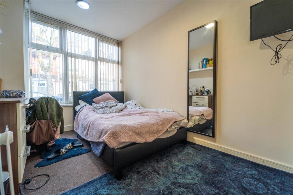 6 bedroom house for rent