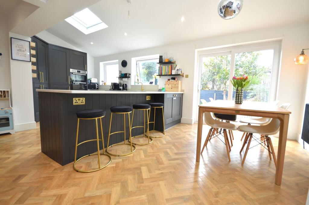 House in Manchester, Parrs Wood, Wythenshawe - View 5