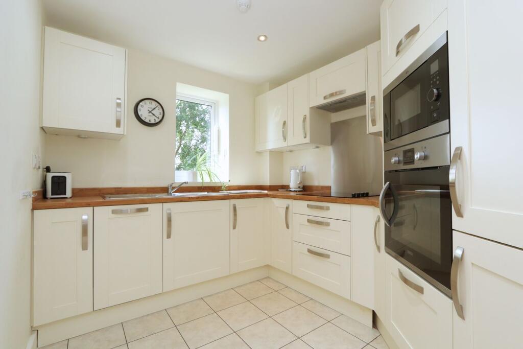 Apartment in Stockport - View 3