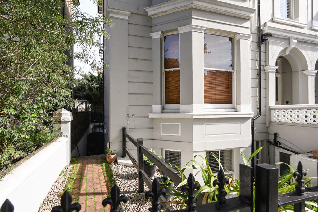 Apartment in Hove, Brunswick - View 4
