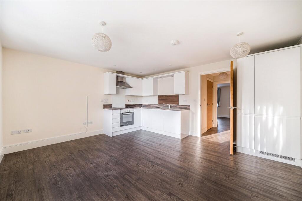 Fisher Court, Victoria Road, Mortimer, RG7 photo 3