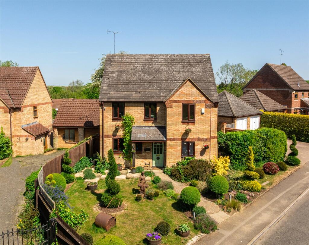 Main image of property: Chipperfield Close, New Bradwell, Milton Keynes, Buckinghamshire, MK13