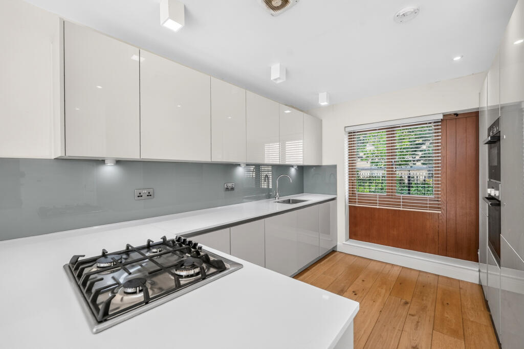 House in London - View 5