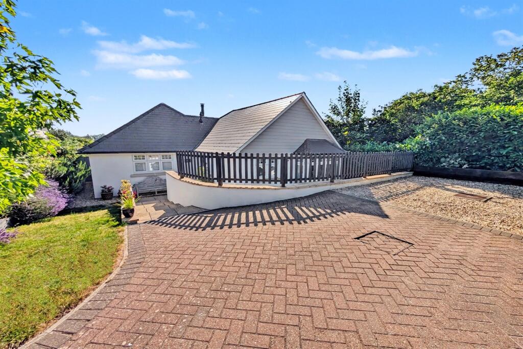 Main image of property: Spetisbury