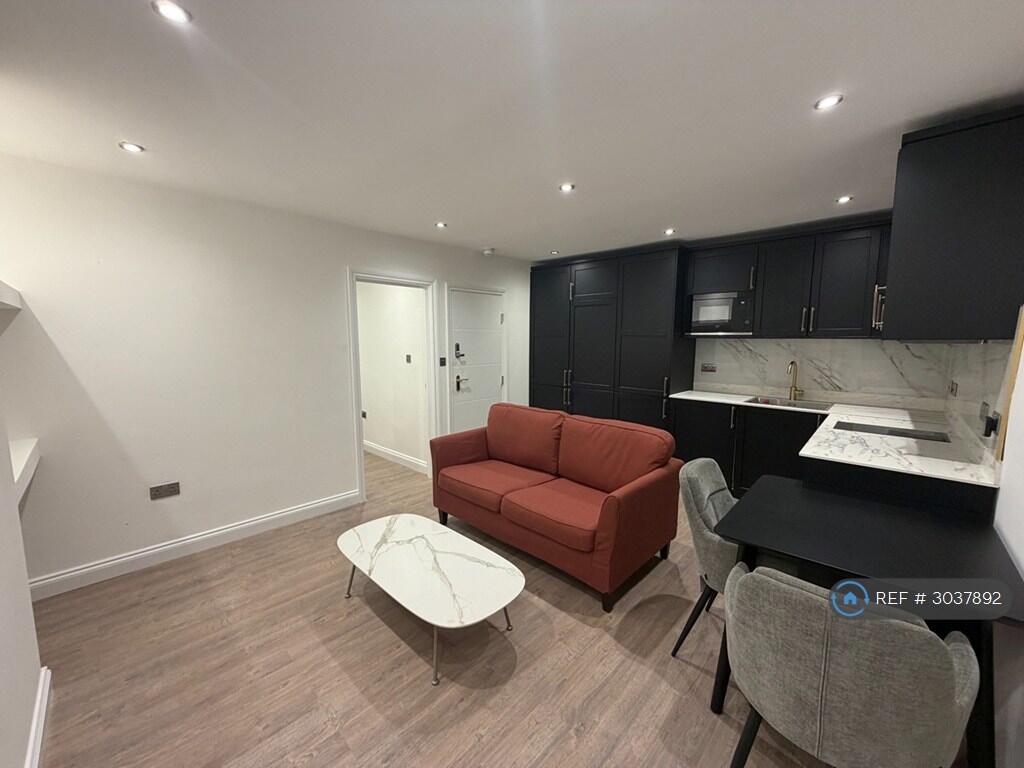 Apartment in Reading, Katesgrove, Coley - View 5