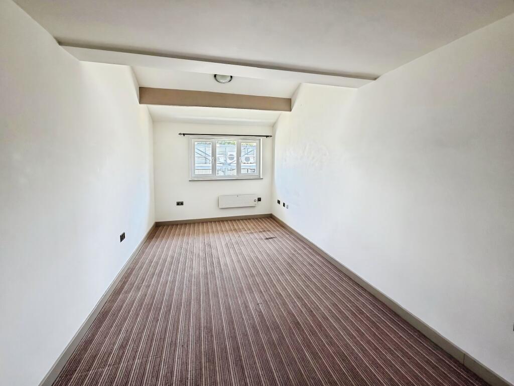 Apartment in Peterborough, Ortongate Centre, Orton Waterville - View 3