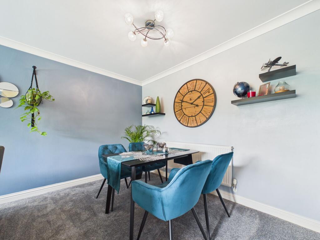 Apartment in Reading, Southcote - View 5