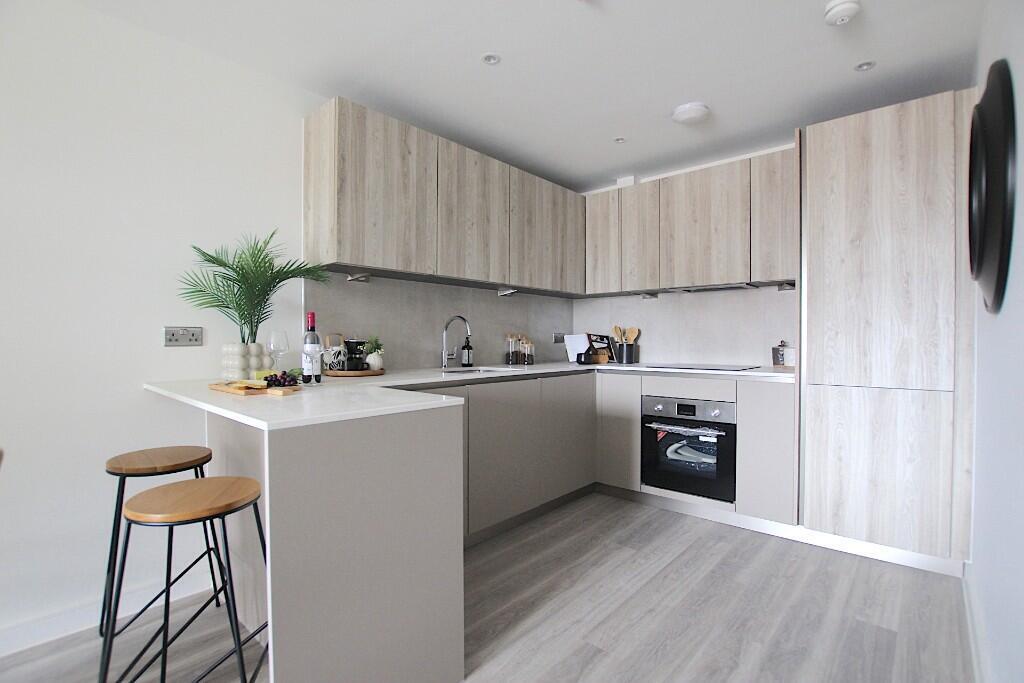 Apartment in Waltham Cross - View 2