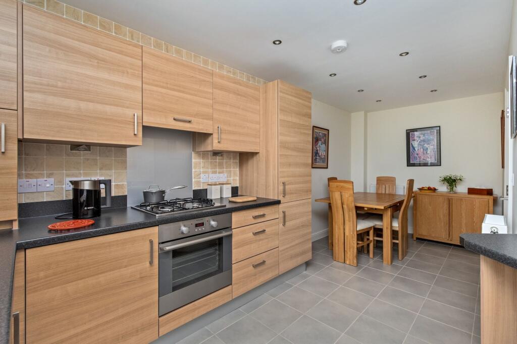Beechlands Close, East Preston, BN16 photo 4