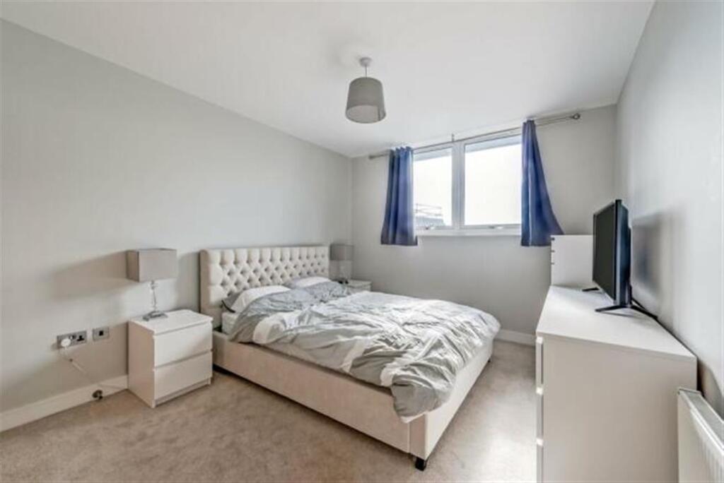 Apartment in Mid Sussex, East Grinstead - View 5